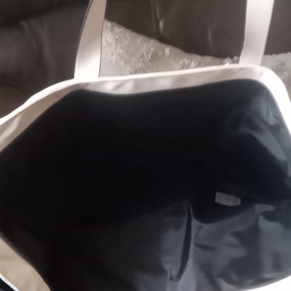 ( LAST ONE) Victoria Secret Large Travel Bag.. - Picture 13 of 15